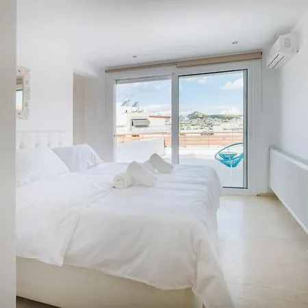 Amazing Rooftop With Large Private Balcony Apartment *